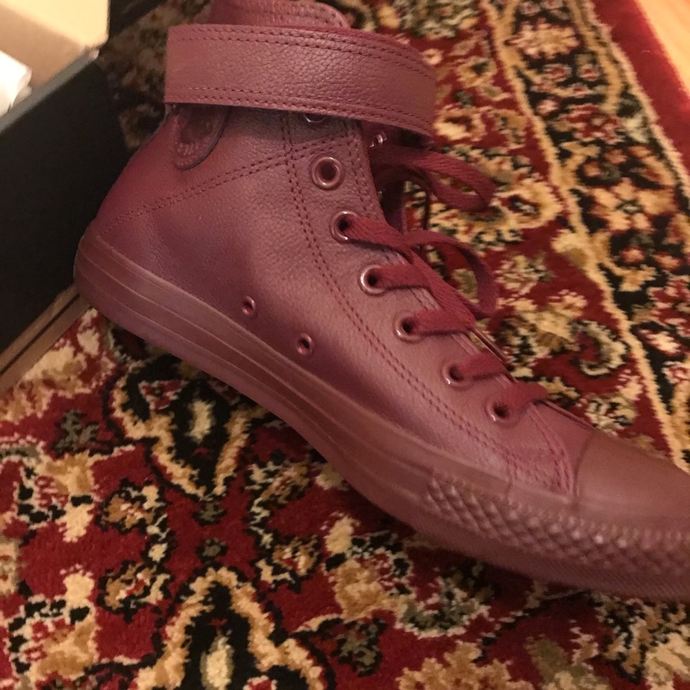 Converse women sz 9 NWB ***read listing